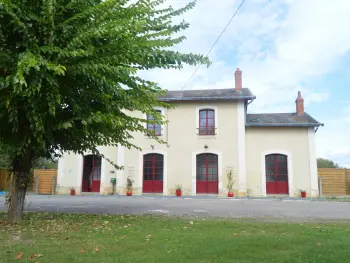 Gite in Mers sur Indre,Gîte 13 pers. dans une ancienne gare avec piscine, jardin clos, terrasse et équipements PMR FR-1-591-166 N°838725