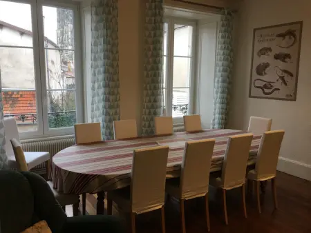 Appartement historique avec 4 chambres, parking, à proximité des attractions à Toul - Photo 1