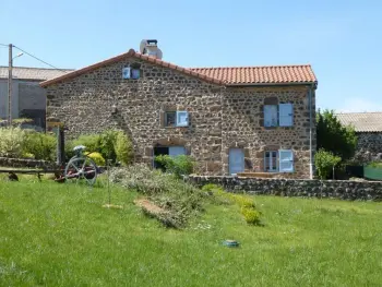 Gite à Ouides,Gîte de charme en Auvergne, idéal pour détente et activités, tout confort, jardin, wifi et équipements bébé FR-1-582-12 N°838853