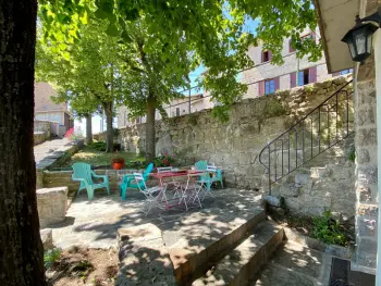 Gite à Blavozy,Charmante maisonnette à Blavozy, proche du Puy-en-Velay, avec terrasse privative, WiFi, et parking FR-1-582-57 N°838865