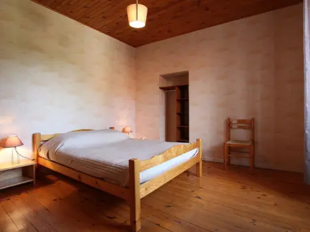 Ancien presbytère avec 3 chambres au pied d'une forteresse médiévale - Photo 4