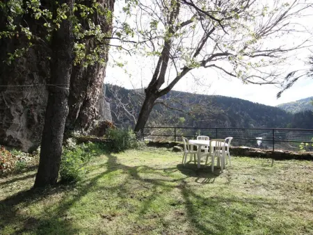 Ancien presbytère avec 3 chambres au pied d'une forteresse médiévale - Photo 7