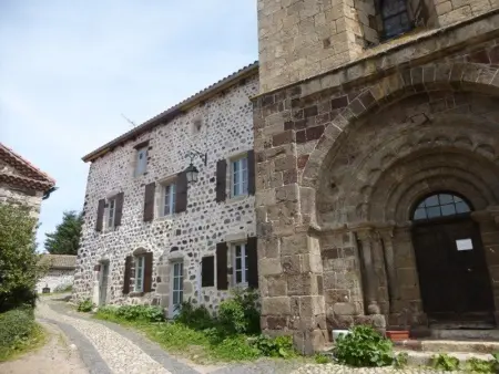 Ancien presbytère avec 3 chambres au pied d'une forteresse médiévale - Photo 8