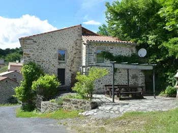 Gite à Langeac,Maison pittoresque avec terrasse et BBQ, calme près de Langeac FR-1-582-124 N°838879