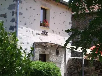 Gite à Retournac,Ancien pigeonnier restauré avec terrasse, terrain clos et équipements bébé à Sarlanges, Retournac FR-1-582-167 N°838892