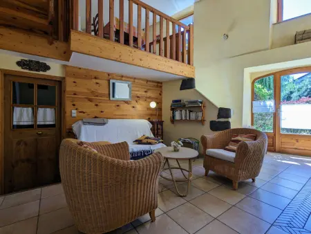 Maison restaurée proche nature avec terrasse et poêle à bois, près du Puy-en-Velay - Photo 4