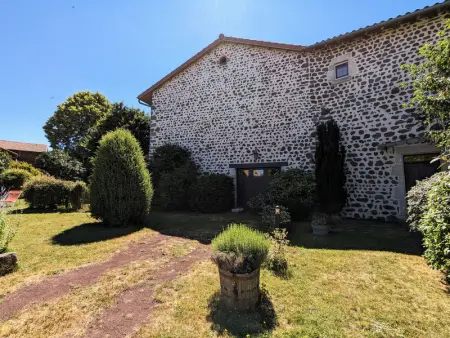 Maison restaurée proche nature avec terrasse et poêle à bois, près du Puy-en-Velay - Photo 16