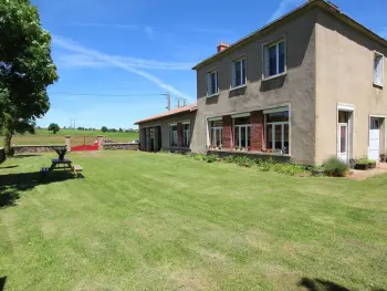 Gite à Le Brignon,Gîte familial avec charme d'école, terrasse, terrain clos, proche gorges de la Loire et sites naturels FR-1-582-185 N°838899