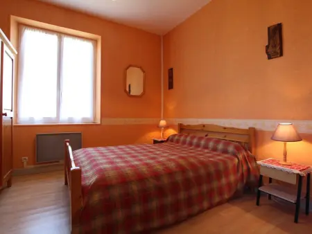 Gîte familial avec charme d'école, terrasse, terrain clos, proche gorges de la Loire et sites naturels - Photo 4