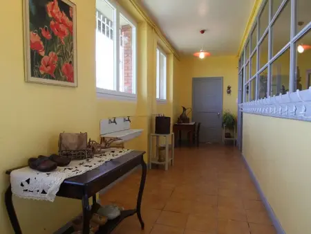 Gîte familial avec charme d'école, terrasse, terrain clos, proche gorges de la Loire et sites naturels - Photo 8