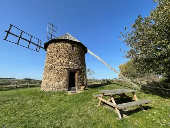 Gite à Ally,Petit moulin avec jardin, près des moulins et éoliennes FR-1-582-213 N°838911