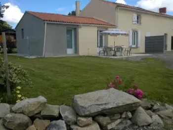 Gite à Les Clouzeaux,Maison rénovée à la ferme avec terrasse, Wifi et parc animalier FR-1-426-288 N°838963