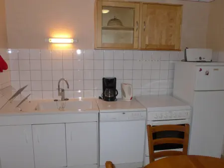 Maison en bois au bord du canal avec terrasse et jeux - Photo 2