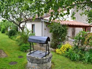 Gîte in Vouthon,Maison de plain-pied avec jardin clos, jeux enfants, vélos, animaux acceptés, proche Montbron FR-1-653-6 N°839138