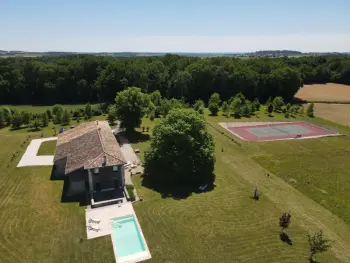 Gite à Magnac Lavalette Villars,Maison de campagne avec piscine, tennis privé et WIFI FR-1-653-10 N°839142