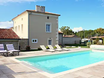 Casa rural en Vars,Gîte de charme avec piscine chauffée, jardin privatif et équipements bébés, à 15 min d’Angoulême FR-1-653-16 N°839148