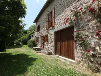 Gite à Allègre,Maison de charme en pierre au bord d’un ruisseau, proche d’un bourg médiéval – Jardin et garage inclus FR-1-582-151 N°839235