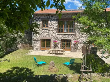 Gite à Saint Christophe sur Dolaison,Gîte à la ferme à Saint-Christophe-sur-Dolaison avec terrasse et chambres privatives FR-1-582-284 N°839241