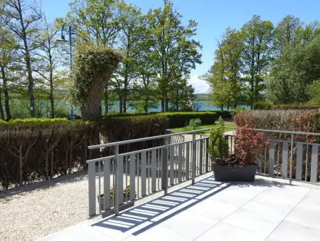 Gîte au bord du lac avec terrasse, idéal pour la famille - Photo 13