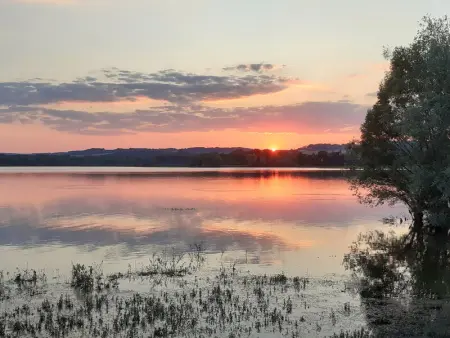 Gîte au bord du lac avec terrasse, idéal pour la famille - Photo 14
