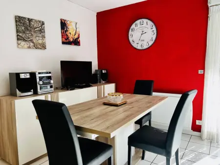 Coquet T1 Bis à Cambo-les-Bains avec Terrasse, Parking Privé et Accès Internet - Photo 2