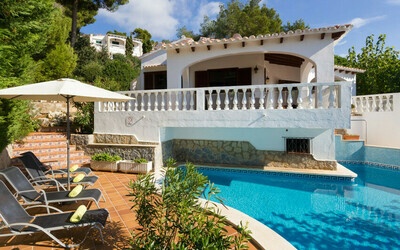 Luxury villa with sea views & private pool, Villa 6 personnes à Torresolinou 378600
