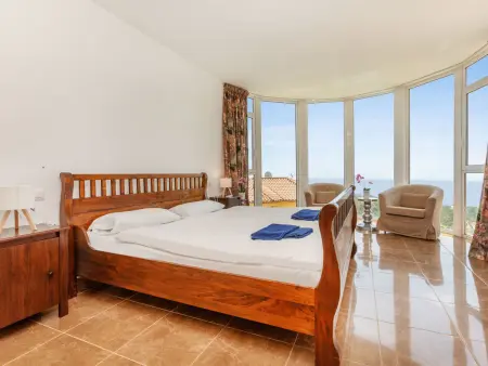 Villa Gaudí, spacieuse avec sa piscine et son jacuzzi - Photo 4