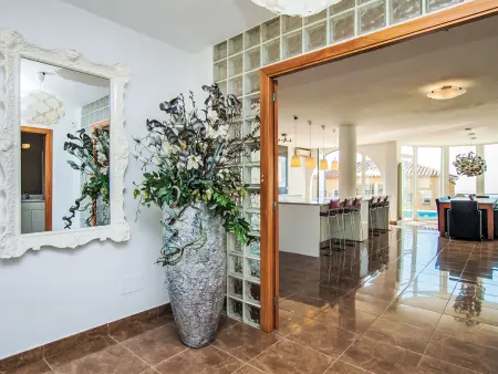 Villa Gaudí, spacieuse avec sa piscine et son jacuzzi - Photo 16