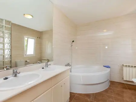 Villa Gaudí, spacieuse avec sa piscine et son jacuzzi - Photo 29