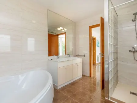 Villa Gaudí, spacieuse avec sa piscine et son jacuzzi - Photo 30