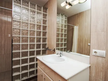 Villa Gaudí, spacieuse avec sa piscine et son jacuzzi - Photo 33