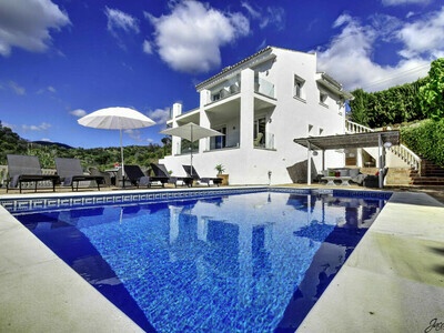 7001 Exquisite high standard Villa, Heated Pool, Villa 8 persone a Marbella 857526