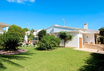 MARGARITA · Aircon, wifi, terrace, garden, 150m from the beach, Chalet 8 personnes à Platja de Muro 858529