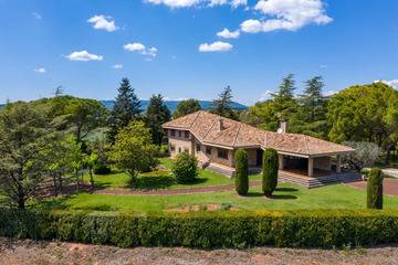 Location Villa à Santpedor,  FridaysFlats Stunning seven-hectare villa with private pool and tennis court - N°820071