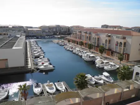 Appartement à Sète, Appartement climatisé avec mezzanine, terrasse et parking, à 200m des plages, animaux admis - L890527