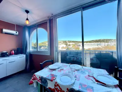 Appartement à Sète, Studio cabine avec loggia à 350m des plages - L890532