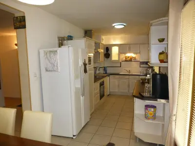 Appartement à Brides les Bains, Appartement cosy 2 chambres, proche commerces, parking, wifi, animaux admis - L890539