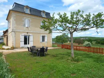 Gite à Campagne,Maison rénovée avec grand jardin, proche des Eyzies et sites touristiques du Périgord Noir FR-1-616-37 N°839469