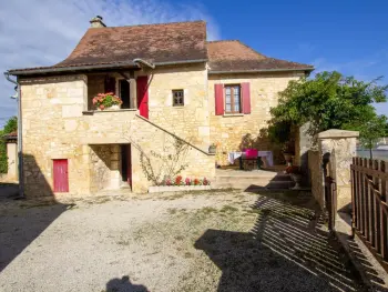 Gite à Cénac et Saint Julien,Gîte près de Sarlat avec cheminée, jardin clos et activités en Dordogne FR-1-616-73 N°839484