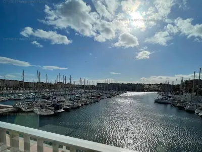 Appartement à Gruissan, Studio 4 pers avec parking et clim, coeur du port, près plage et commerces - L890788