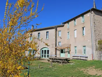 Gite à La Chabanne,Gîte familial tout confort avec jardin et loisirs à proximité, idéal pour 12-14 pers. FR-1-489-340 N°840967