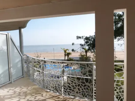 Appartement PMR avec balcon, piscine, parking et plage à La Tranche-sur-Mer - Photo 9