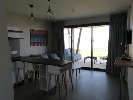 Appartement en bord de mer, 2 chambres, piscine, parking, animaux admis - Photo 4