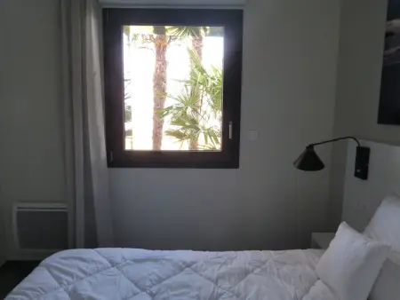 Appartement en bord de mer, 2 chambres, piscine, parking, animaux admis - Photo 8