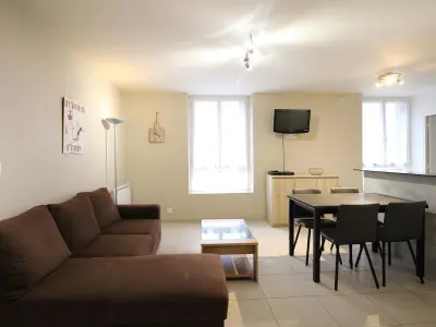 Appartement à Mont Dore, Bel F3 au 2ème étage, à 50m des Thermes, bien équipé, 6 couchages, idéal pour cures et vacances - L891453