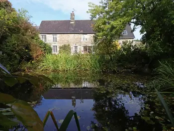 Gite à Tinchebray Bocage Frênes,Retraite paisible en maison traditionnelle, 4 chambres, jardin arboré, cheminée et nature luxuriante. FR-1-497-154 N°841455