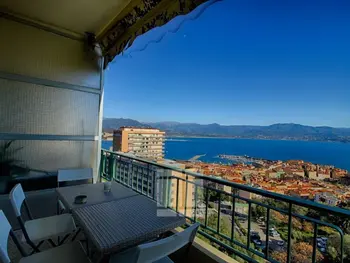 Apartamento en Ajaccio,Appartement 3 pièces avec 2 terrasses - Ajaccio FR-1-61-552 N°891477