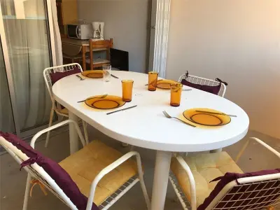 Appartement à Port Leucate, Studio cabine avec piscine, plage à 50m, parking privé, commerces à 400m - L891486