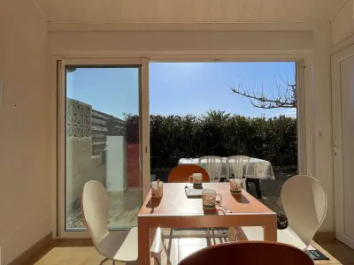 Maison à Narbonne, Pavillon calme à Narbonne Plage, 6 couchages, grande terrasse, piscine et parking privé - L858813