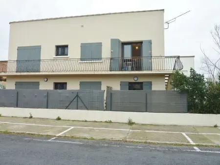 Appartement T2 rénové, climatisé, avec terrasse et parking, proche plage - Photo 7